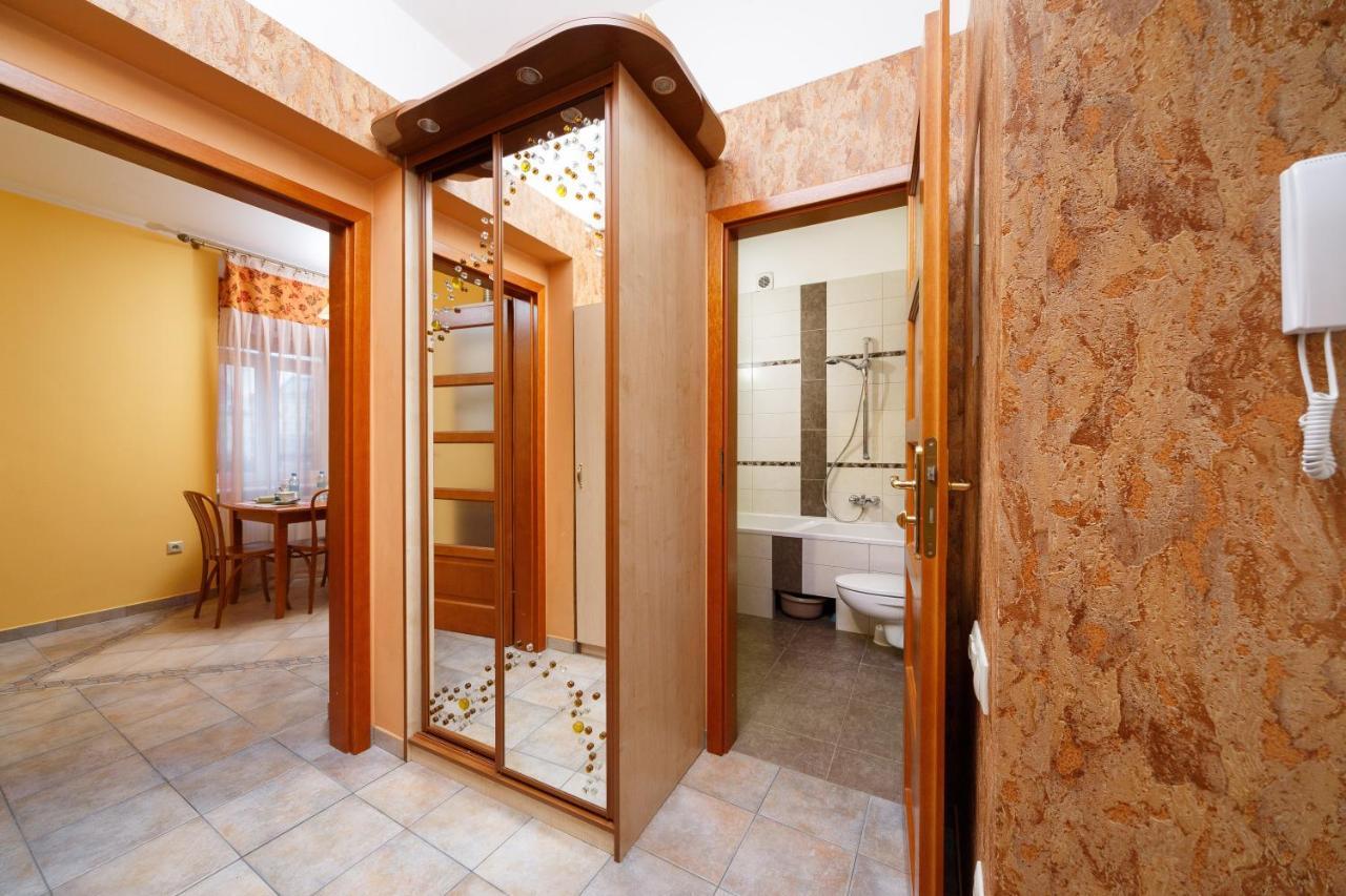 Na Katedralniy Apartment Lviv Exterior photo